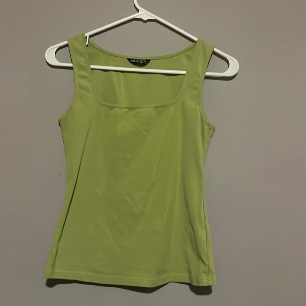Women’s sleeveless tank top